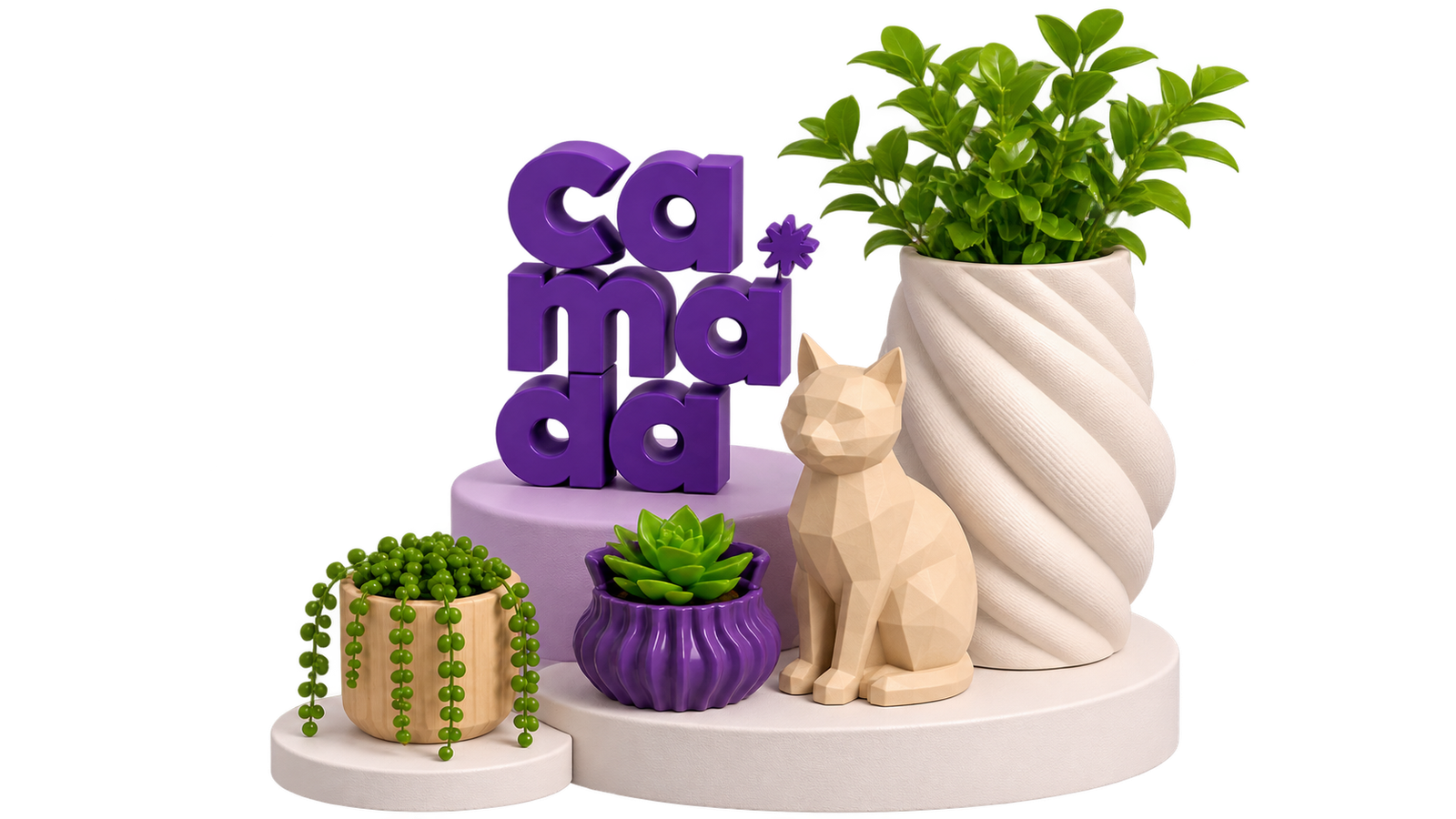 Composição de produtos 3D: logo Camada em letras roxas impressas em 3D, vaso espiralado bege com planta, vasinho roxo com suculenta, cachoeira de pérolas verdes e estatueta de gato low poly.